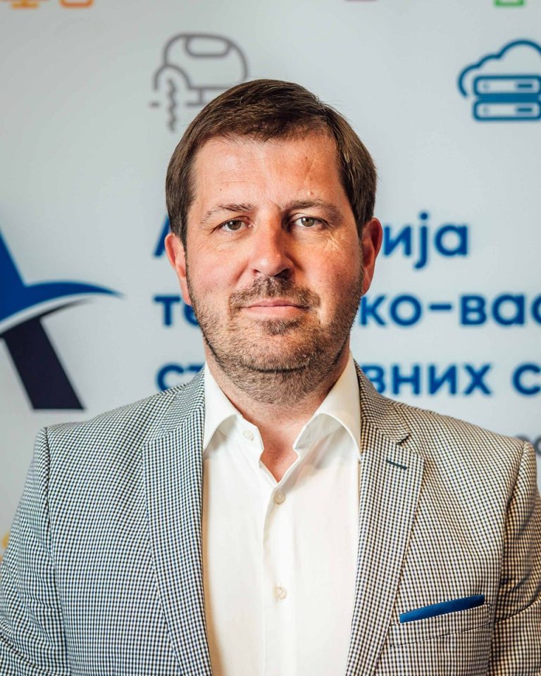 Du&scaron;an Radosavljević